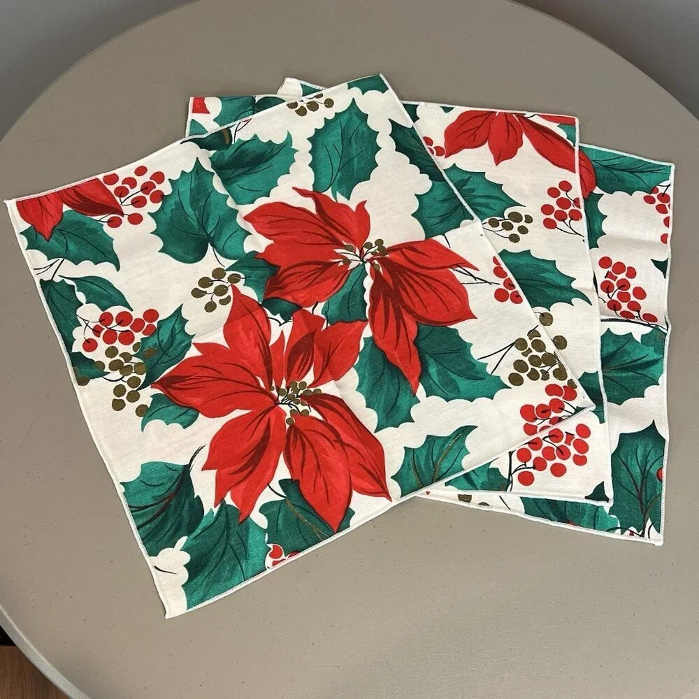 Vera Winter Garden Poinsettia Cloth Napkins Christmas 16